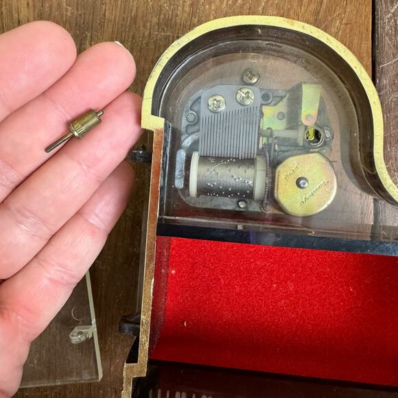 Sankyo Japan Vintage Piano Acrylic Wind-up "Chariots of Fire" Trinket Music Box‎ - Picture 6 of 11